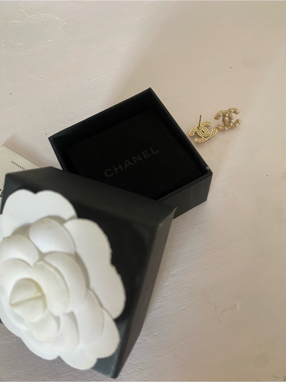 Chanel Pearl CC Logo Stud Earrings - Picture 5 of 7